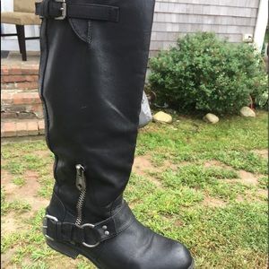 Size 7 1/2 Lorenzo boots mid shin height like new